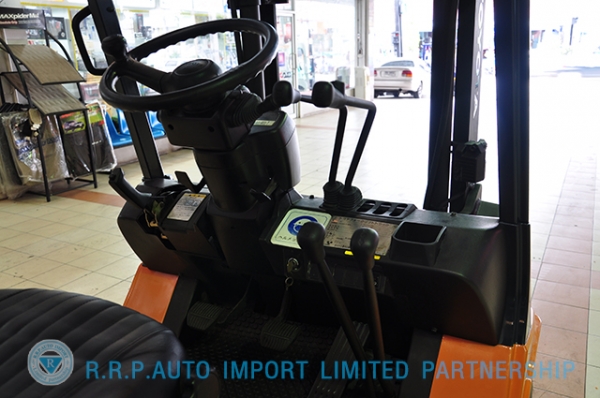 ขายรถโฟล์คลิฟท์มือสอง TOYOTA รุ่น7FG20 ราคา 215,000 บาท นำเข้าจากประเทศญี่ปุ่น 100\% ไม่เคยใช้งานในไทย