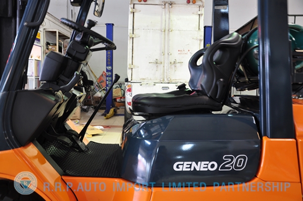 ขายรถโฟล์คลิฟท์มือสอง TOYOTA รุ่น7FG20 ราคา 215,000 บาท นำเข้าจากประเทศญี่ปุ่น 100\% ไม่เคยใช้งานในไทย