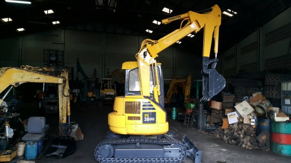 ขาย รถขุด KOMATSU รุ่น PC38UU-2-  มือสองญี่ปุ่น แทร็กเหล็ก บูมสไลด์ ท้ายกลม รถสวยมาก พร้อมใช้งานได้เลย มือถือ/LINE ID : 0818753444
