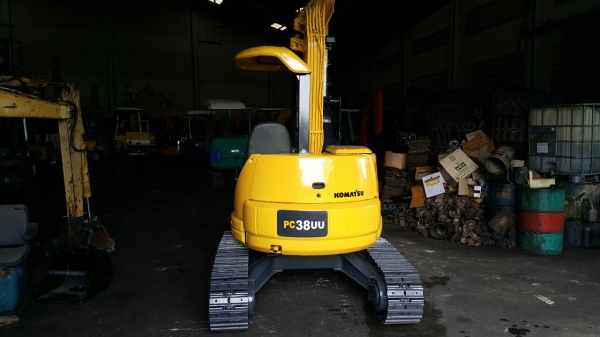 ขาย รถขุด KOMATSU รุ่น PC38UU-2-  มือสองญี่ปุ่น แทร็กเหล็ก บูมสไลด์ ท้ายกลม รถสวยมาก พร้อมใช้งานได้เลย มือถือ/LINE ID : 0818753444