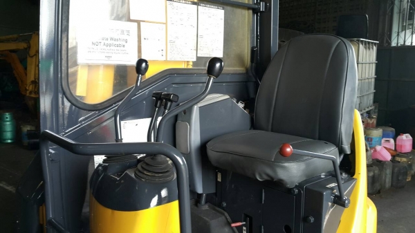 ขาย รถขุด KOMATSU รุ่น PC38UU-2-  มือสองญี่ปุ่น แทร็กเหล็ก บูมสไลด์ ท้ายกลม รถสวยมาก พร้อมใช้งานได้เลย มือถือ/LINE ID : 0818753444