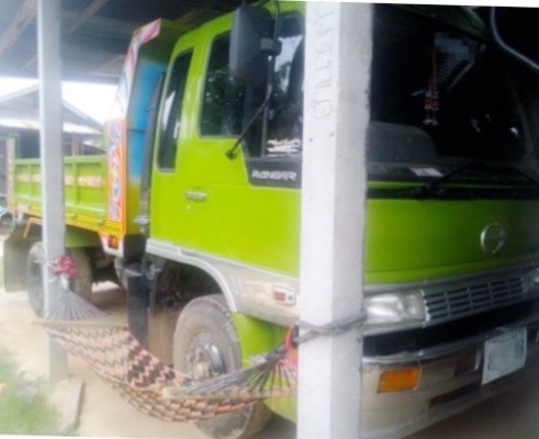 HINO FD 195 HP HO7D หกล้อดั๊มพ์ กระบะดั๊มพ์เหล็ก 5 ตันความยาว 3.60 เมตรสภาพสวยจัดพร้อมบรรทุกหนักพร้อมใช้งาน เครื่องยนต์แน่นดีแรงดีไม่มีแตกเยิ้ม ภายในเก๋งคอนโซลสวยครบพร้อม แอร์เย็น พวงมาลัยเพาเวอร์ ระบบเบรคทริ๊ปฟี้ครบครัน ช่วงล่างแน่นดีคัชซีสวยไม่มีแตกบวม