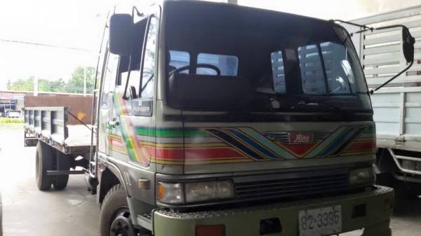 ขายHINO FF17 ปี43 เครื่อง185 ยาว7.20เมตร มีช่องว่างติดเครน สภาพพร้อมใช้งาน เอกสารพร้อมโอน สนใจโทร 090-8588220คุณนะ 093-3258446คุณบิว ID:narong498 หรือเข้าดูสินค้าอื่นๆได้ที่ www.truck.in.th/498 หรือเพจFacebook ณรงค์ ซื้อขายรถมือสอง (เว็บไซต์ส่วนตัว) หรือF