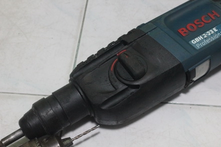 สว่านระบบโรตารี่ BOSCH 2-23E ทำงาน 2 ระบบสภาพพร้อมใช้งานมีกล่องเรียบร้อยครับ