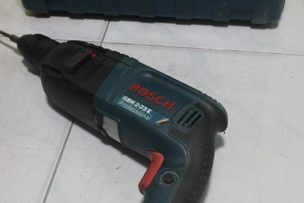 สว่านระบบโรตารี่ BOSCH 2-23E ทำงาน 2 ระบบสภาพพร้อมใช้งานมีกล่องเรียบร้อยครับ