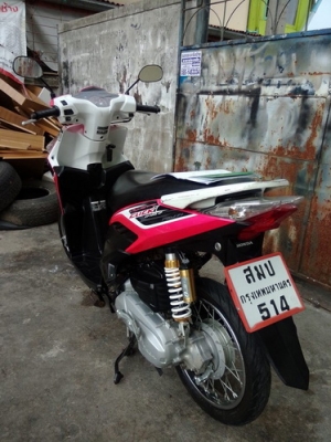 Click 110 i ระบบหัวฉีด PGM-FIประหยัดน้ำมัน ราคาถูก พร้อมเล่ม