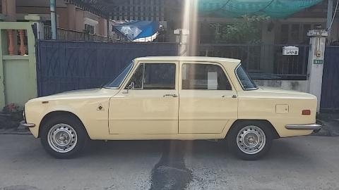 ขายรถ classic Alfa Romeo giulia nouva super 1600 แท้และเดิมๆ พร้อมใช้งาน 178,000 บาท โทร 0830380220 ครับ