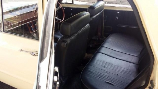 ขายรถ classic Alfa Romeo giulia nouva super 1600 แท้และเดิมๆ พร้อมใช้งาน 178,000 บาท โทร 0830380220 ครับ