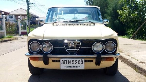 ขายรถ classic Alfa Romeo giulia nouva super 1600 แท้และเดิมๆ พร้อมใช้งาน 178,000 บาท โทร 0830380220 ครับ