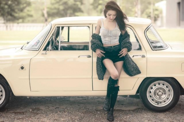 ขายรถ classic Alfa Romeo giulia nouva super 1600 แท้และเดิมๆ พร้อมใช้งาน 178,000 บาท โทร 0830380220 ครับ