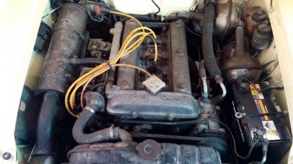 ขายรถ classic Alfa Romeo giulia nouva super 1600 แท้และเดิมๆ พร้อมใช้งาน 178,000 บาท โทร 0830380220 ครับ