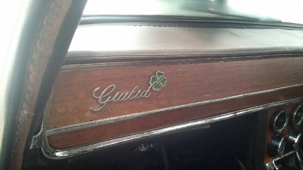 ขายรถ classic Alfa Romeo giulia nouva super 1600 แท้และเดิมๆ พร้อมใช้งาน 178,000 บาท โทร 0830380220 ครับ