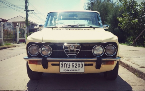 ขายรถ classic Alfa Romeo giulia nouva super 1600 แท้และเดิมๆ พร้อมใช้งาน 178,000 บาท โทร 0830380220 ครับ