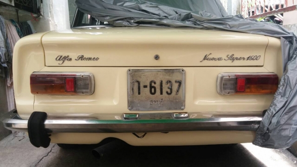 ขายรถ classic Alfa Romeo giulia nouva super 1600 แท้และเดิมๆ พร้อมใช้งาน 178,000 บาท โทร 0830380220 ครับ