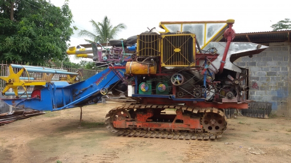 ขายรถเกี่ยวข้าวอุ้ม2.0ตันอุ้มปรับระดับราคา380000บาทด่วนเดิน10htเครื่องho7c