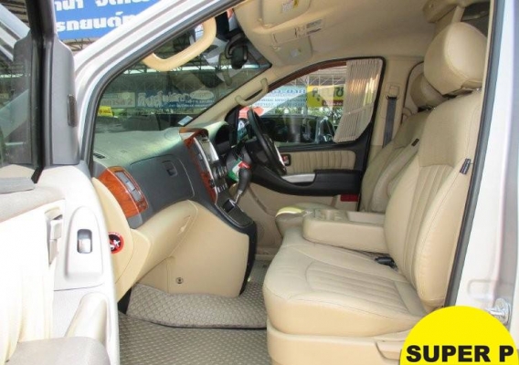 HYUNDAI H-1 2.5 DELUXE AT 2012