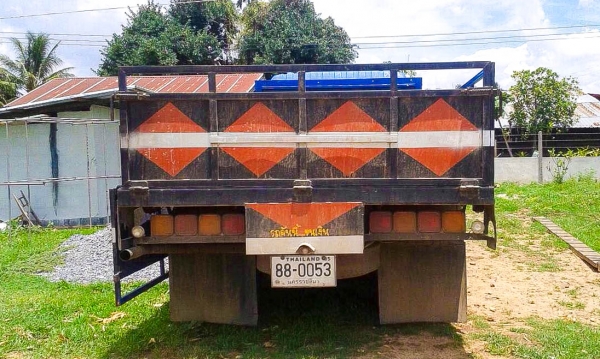 รถบรรทุก ISUZU เป็นรุ่น เจซีเอ็ม (JCM) เครื่องยนต์ 195แรงม้า หัวเป็น Decca นอก