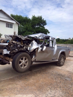 ซากดีเเมกด์ไฮเเลนเดอร์เครื่อง2500ปี08โอนลอยบุคคลสีเทาหรือเเยกขายอะไหลทั้งคันสอบถามได้มีหลายรุ่นทั้งเก๋งเเละกระบะรับซื้อรถอุบัตเหตุทุกสภาพ