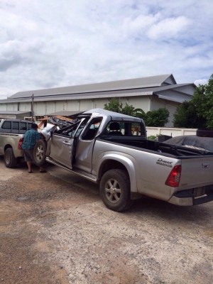 ซากดีเเมกด์ไฮเเลนเดอร์เครื่อง2500ปี08โอนลอยบุคคลสีเทาหรือเเยกขายอะไหลทั้งคันสอบถามได้มีหลายรุ่นทั้งเก๋งเเละกระบะรับซื้อรถอุบัตเหตุทุกสภาพ