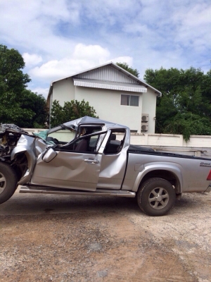 ซากดีเเมกด์ไฮเเลนเดอร์เครื่อง2500ปี08โอนลอยบุคคลสีเทาหรือเเยกขายอะไหลทั้งคันสอบถามได้มีหลายรุ่นทั้งเก๋งเเละกระบะรับซื้อรถอุบัตเหตุทุกสภาพ