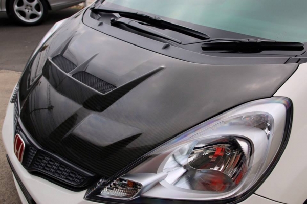 ขาย Honda Jazz สีขาวแท้ รถน้องผมใช้เองเลยครับ รถของแต่งครบ แสนกว่าบาท รถมือเดียวออกห้าง ปี2012