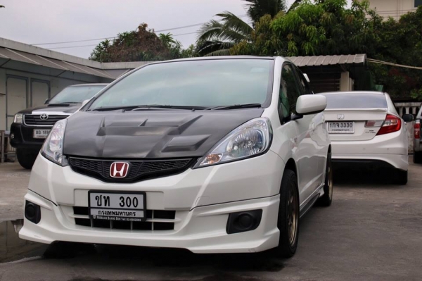 ขาย Honda Jazz สีขาวแท้ รถน้องผมใช้เองเลยครับ รถของแต่งครบ แสนกว่าบาท รถมือเดียวออกห้าง ปี2012