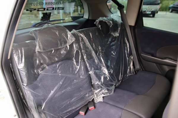 ขาย Honda Jazz สีขาวแท้ รถน้องผมใช้เองเลยครับ รถของแต่งครบ แสนกว่าบาท รถมือเดียวออกห้าง ปี2012