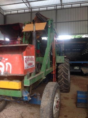 ขายรถคีบอ้อย FORD 6600 คีบหลัง เกียธรรมดา มี 2 คัน