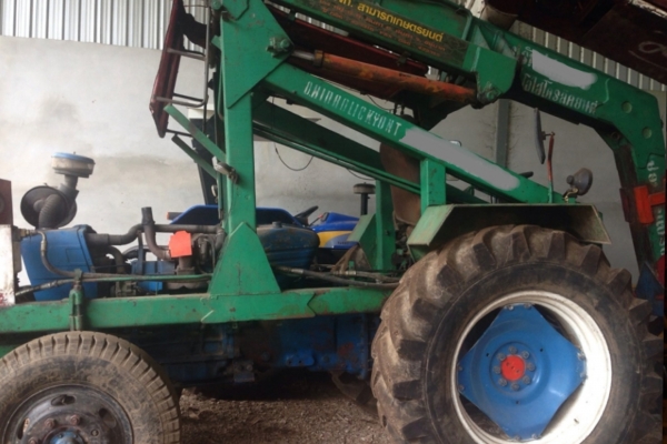 ขายรถคีบอ้อย FORD 6600 คีบหลัง เกียธรรมดา มี 2 คัน