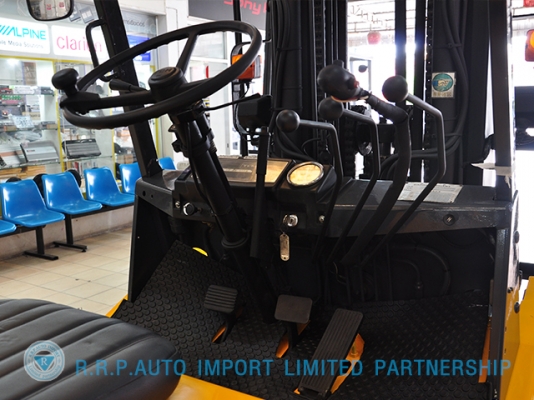 ขายรถโฟล์คลิฟท์มือสอง TCM รุ่น FHG30N8  ราคา 345,000 บาท นำเข้าจากประเทศญี่ปุ่น 100\% ไม่เคยใช้งานในประเทศไทย