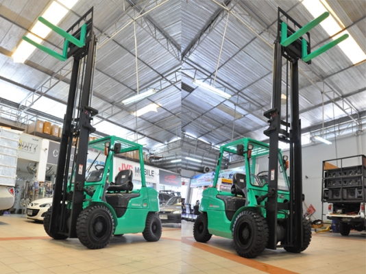 ขายรถโฟล์คลิฟท์มือสอง MITSUBISHI รุ่น FD30T GRENDIA  ราคา 465,000 บาท นำเข้าจากประเทศญี่ปุ่น 100\% ไม่เคยใช้งานในประเทศไทย