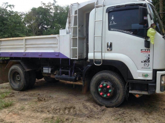 ขายรถบรรทุก 6 ล้อดัมพ์ คันที่ 1.ISUZU FTR 240 แรงม้าปี 2554 ไมล์ 85000 คันที่ 2. ISUZU FTR 200 แรงม้าปี 2549 ไมล์ 278000 ราคารวม 2 คัน 2000000