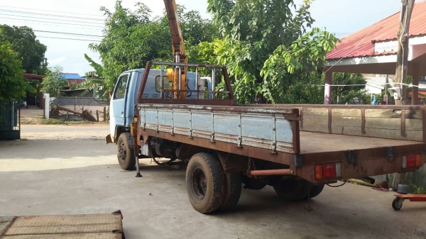 รถ110แรงNKR ติดเครน2.5ตัน ทะเบียนม.79 สภาพพร้อมใช้งาน