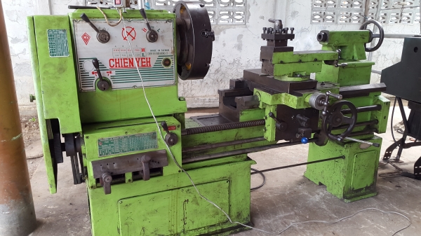 แท่นกลึง รุ่นหนัก 6 ฟุต 3 เพลา ใช้ไฟบ้าน คอลึก 115,000
