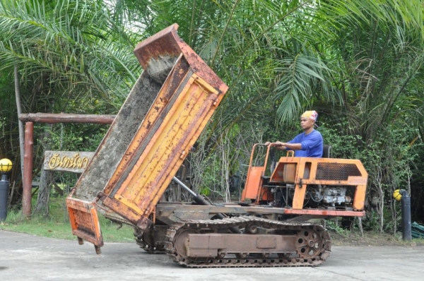 ขายรถบรรทุุกดั้มเปอร์ ตีนตะขาบแทรคเหล็ก kubota สวยเดิมจากญี่ปุ่นยังไม่เคยใช้ในไทย 95,000เท่านั้น!!