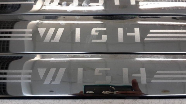 ชายบันได Scuff Plate รถ TOYOTA  Wish วัสดุ Stainless Steel Chrome