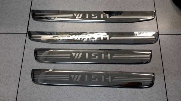 ชายบันได Scuff Plate รถ TOYOTA  Wish วัสดุ Stainless Steel Chrome