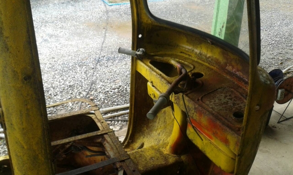 ขายรถสามล้อโบราณ