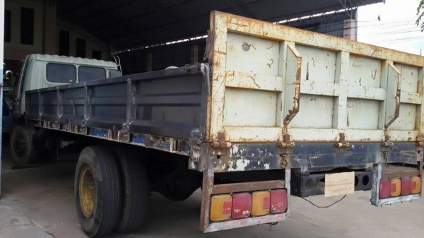 ขาย6ล้อยาง900ยาว7.20เมตร HINO FF17 ปี 43 เครื่อง 185 มีช่องใส่เครน สภาพพร้อมใช้งาน เอกสารพร้อมโอน