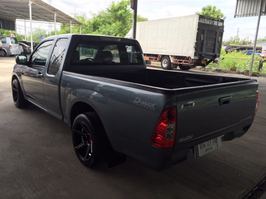 ขายISUZU. DMAX. CAB. 2.5 SX สีเทาปี2011ใส่เเม็กใหม่ยางใหม่ขอบ17นิ้ว