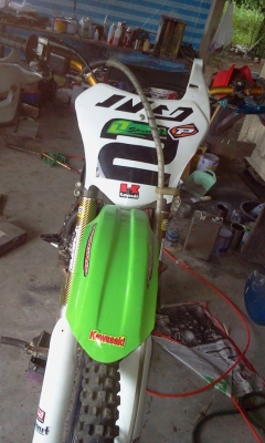 ขายชุดสีkx80ถั้งคันพร้อมถังเบาะสภาพสวย ขายชุดสีkx80ถั้งคันพร้อมถังเบาะสภาพสวย