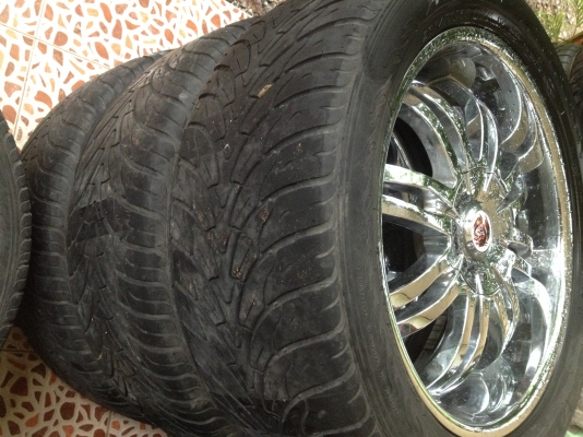 ขายล้อแม็ก 20 พร้อมยางปี 12 ไม่คดไม่ดุ้งไม่ซ่อม 13,900