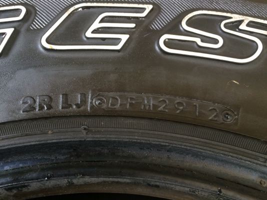 ขายยาง bridgestone at 265/70/16 ปี12 สวยๆครับ