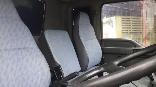 รถสิบล้อ Isuzu FVM 230 แรงม้า บรรทุกถังน้ำมัน สภาพสวย พร้อมใช้งาน ทดลองขบได้ สนใจติดต่อ เอ็ม ที เจริ