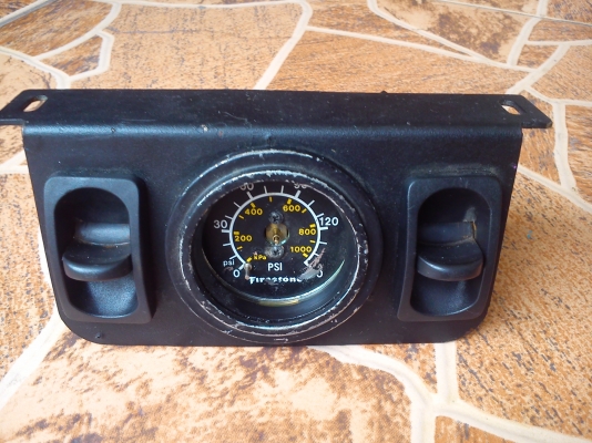 เกจ์ สวิตช์ เปิด ปิดลม พร้อมกรอบเหล็ก