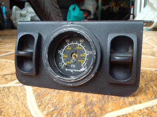 เกจ์ สวิตช์ เปิด ปิดลม พร้อมกรอบเหล็ก