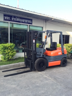 TOYOTA รุ่น 6 FD - 25 เครื่องยนต์ดีเซล เกียร์ออโต้ เสาสูง 3 เมตร