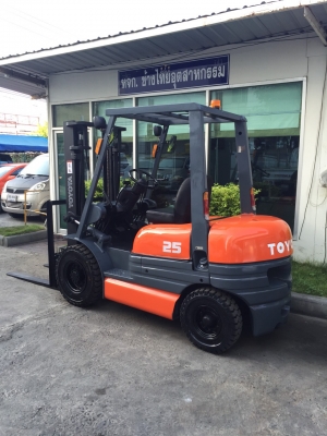 TOYOTA รุ่น 6 FD - 25 เครื่องยนต์ดีเซล เกียร์ออโต้ เสาสูง 3 เมตร