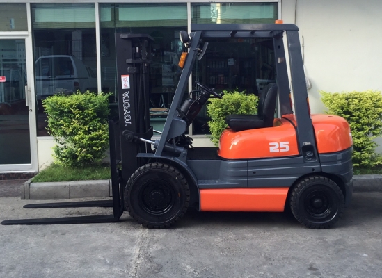 TOYOTA รุ่น 6 FD - 25 เครื่องยนต์ดีเซล เกียร์ออโต้ เสาสูง 3 เมตร