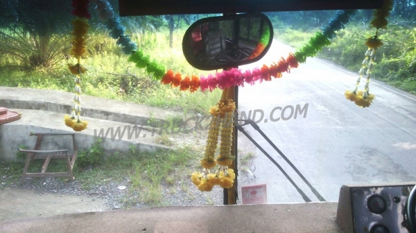 รถบัส ยี่ห้อ BENZ 34 ที่นั่ง ปีจดทะเบียน 2547  145 แรงม้า เครื่อง 6BB1